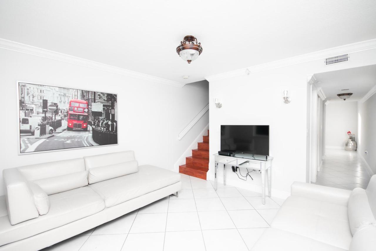 Beautiful 2/2.5 Condo W/Free Parking Fast Wifi Miami Zewnętrze zdjęcie