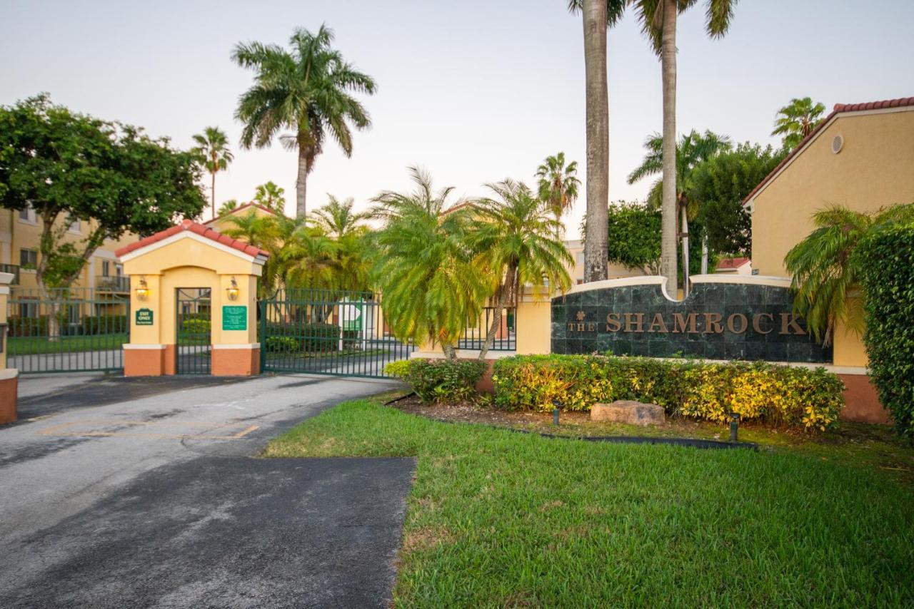 Beautiful 2/2.5 Condo W/Free Parking Fast Wifi Miami Zewnętrze zdjęcie